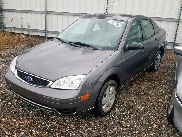 1FAHP34N57W275611 - 2007 FORD FOCUS ZX4 GRAY photo 2