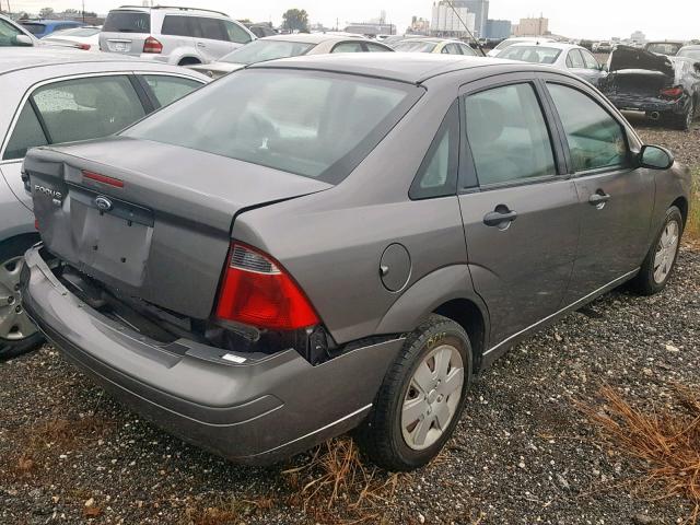 1FAHP34N57W275611 - 2007 FORD FOCUS ZX4 GRAY photo 4