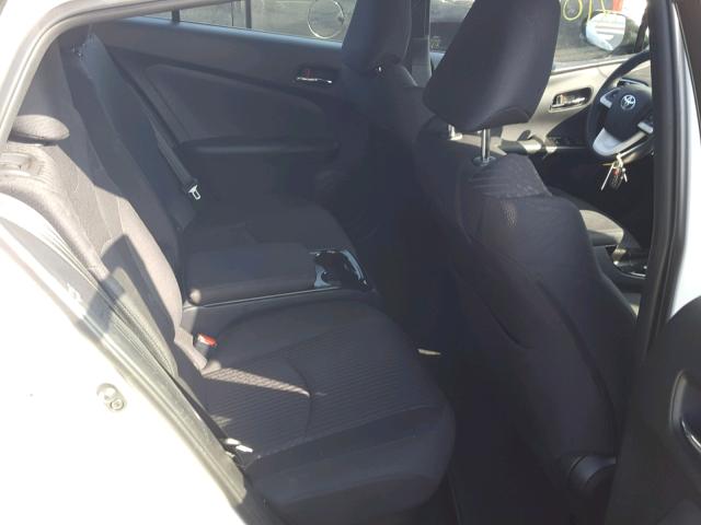 JTDKARFPXJ3076257 - 2018 TOYOTA PRIUS PRIM 白色 照片 6