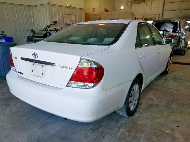 4T1BE32K15U636920 - 2005 TOYOTA CAMRY LE WHITE photo 4