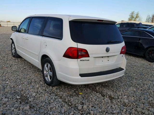 2V8HW34169R518322 - 2009 VOLKSWAGEN ROUTAN SE WHITE photo 3