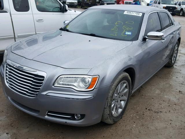 2C3CCAET8DH650407 - 2013 CHRYSLER 300C SILVER photo 2