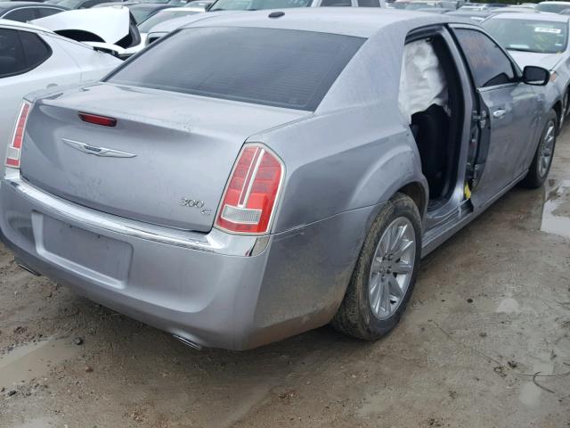 2C3CCAET8DH650407 - 2013 CHRYSLER 300C SILVER photo 4