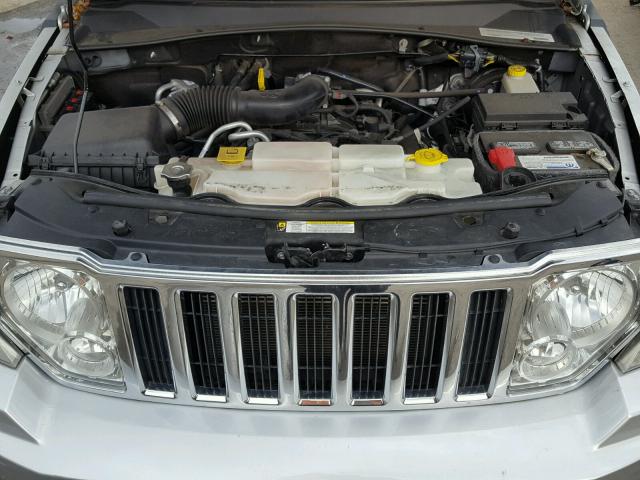 1C4PJMCK7CW111386 - 2012 JEEP LIBERTY LI SILVER photo 7