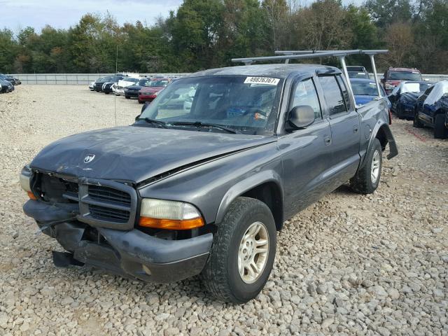 1B7HL38XX2S560676 - 2002 DODGE DAKOTA QUA GRAY photo 2