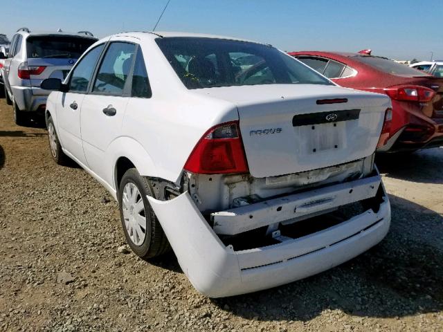 1FAFP34N67W217451 - 2007 FORD FOCUS ZX4 WHITE photo 3