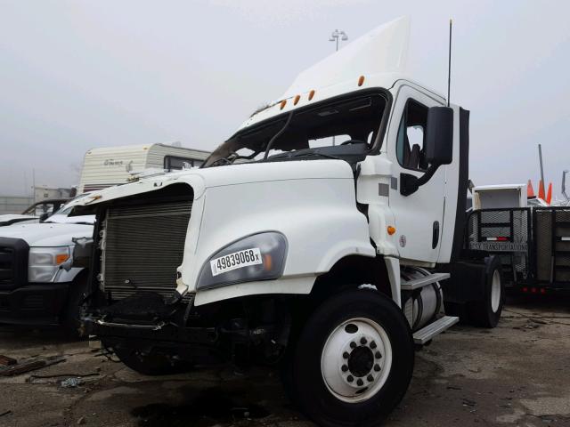 3AKBGDDVXHSHV5295 - 2017 FREIGHTLINER CASCADIA 1 WHITE photo 2