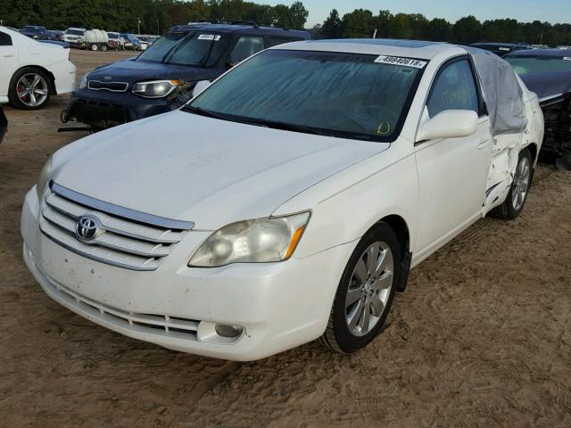 4T1BK36B85U026693 - 2005 TOYOTA AVALON XL WHITE photo 2