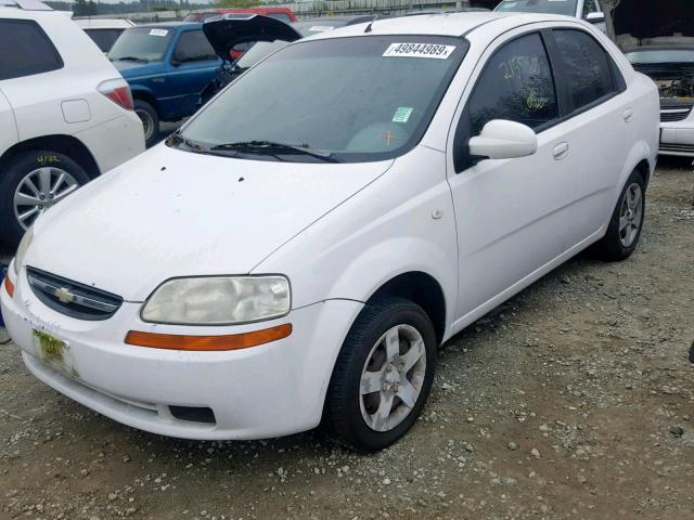 KL1TD52665B440811 - 2005 CHEVROLET AVEO BASE WHITE photo 2