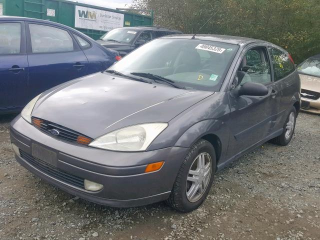 3FAFP31322R160678 - 2002 FORD FOCUS ZX3 GRAY photo 2