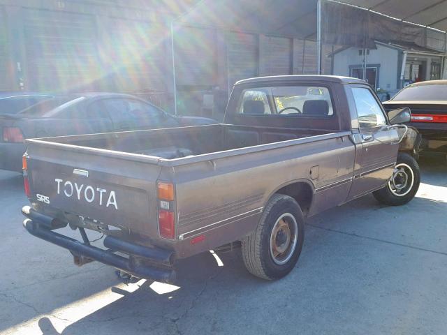 JT4RN44S4C0058015 - 1982 TOYOTA PICKUP 1/2 BROWN photo 4