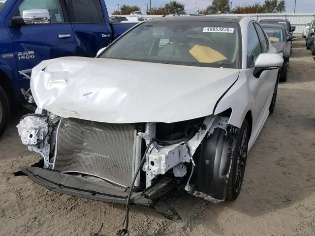 4T1B61HK8JU076557 - 2018 TOYOTA CAMRY XSE WHITE photo 2