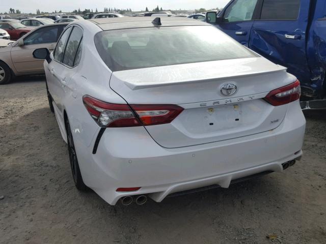 4T1B61HK8JU076557 - 2018 TOYOTA CAMRY XSE WHITE photo 3