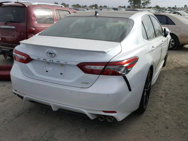 4T1B61HK8JU076557 - 2018 TOYOTA CAMRY XSE WHITE photo 4