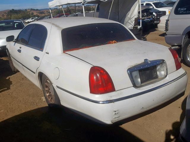 1LNHM82W92Y661310 - 2002 LINCOLN TOWN CAR S WHITE photo 3