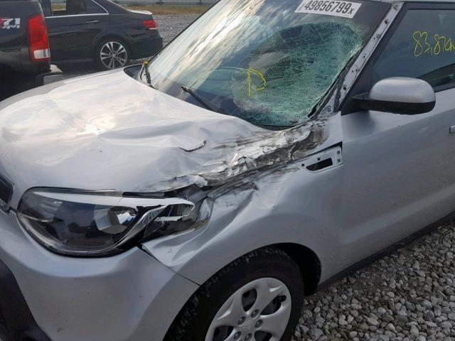 KNDJN2A22F7757774 - 2015 KIA SOUL SILVER photo 9