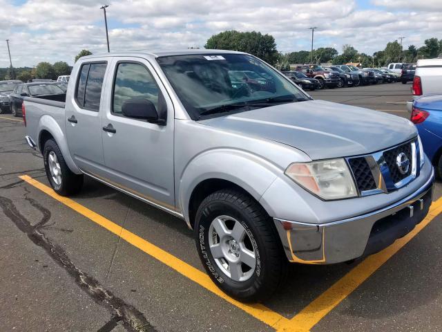 1N6AD07U86C444135 - 2006 NISSAN FRONTIER C SILVER photo 1