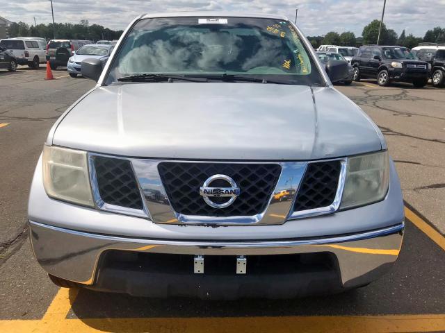 1N6AD07U86C444135 - 2006 NISSAN FRONTIER C SILVER photo 4