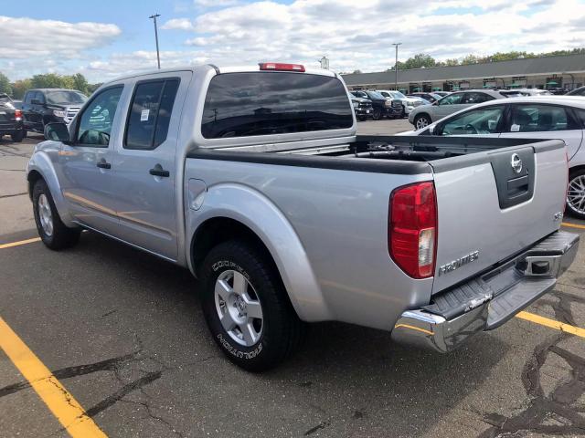 1N6AD07U86C444135 - 2006 NISSAN FRONTIER C SILVER photo 5