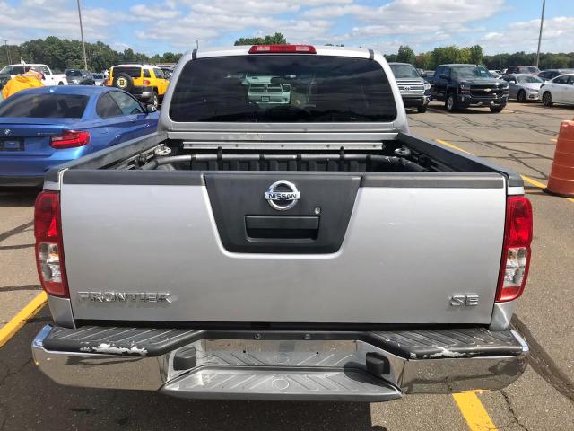 1N6AD07U86C444135 - 2006 NISSAN FRONTIER C SILVER photo 6