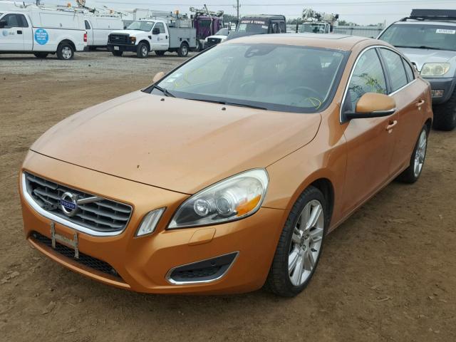 YV1902FH3B2014184 - 2011 VOLVO S60 T6 ORANGE photo 2