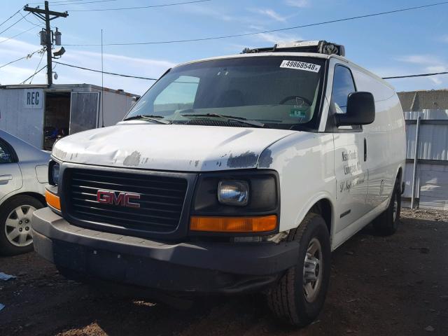 1GTHG35U231232691 - 2003 GMC SAVANA G35 WHITE photo 2