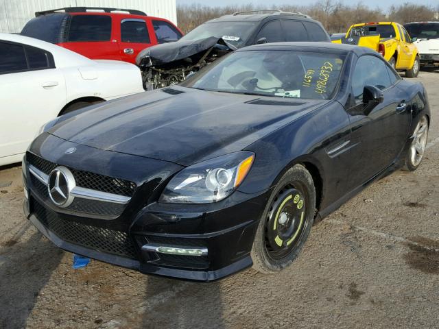 WDDPK3JA4GF116591 - 2016 MERCEDES-BENZ SLK 300 BLACK photo 2