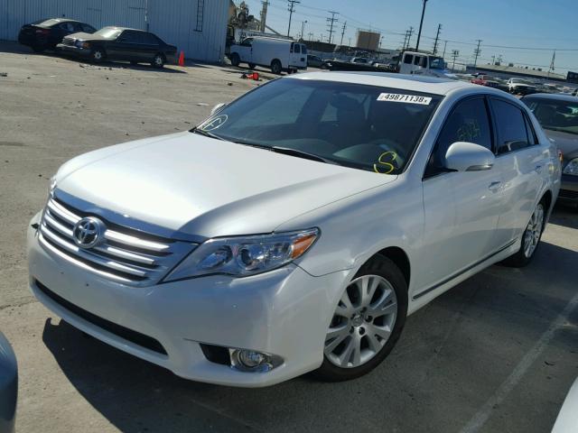 4T1BK3DB6CU447702 - 2012 TOYOTA AVALON BAS Blanc photo 2