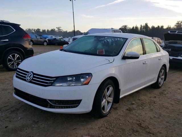 1VWBH7A36DC085995 - 2013 VOLKSWAGEN PASSAT SE WHITE photo 2