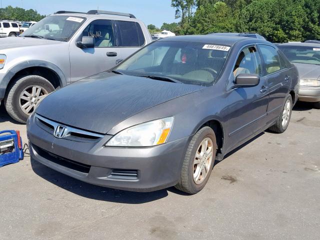 1HGCM56877A071567 - 2007 HONDA ACCORD EX GRAY photo 2