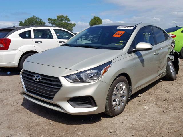 3KPC24A3XJE021339 - 2018 HYUNDAI ACCENT SE TAN photo 2