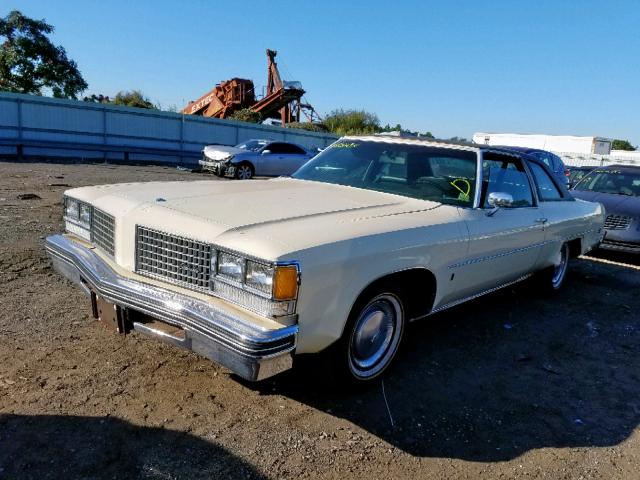 3V37T6E105121 - 1976 OLDSMOBILE 98 LUXURY CREAM photo 2