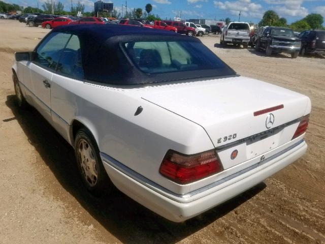 WDBEA66E8SC247355 - 1995 MERCEDES-BENZ E 320 WHITE photo 3