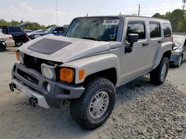 5GTEN13EX88106210 - 2008 HUMMER H3 SILVER photo 2