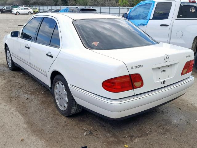 WDBJF20F6VA342068 - 1997 MERCEDES-BENZ E 300D WHITE photo 3