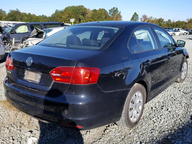 3VW1K7AJ4DM300364 - 2013 VOLKSWAGEN JETTA BASE Սև լուսանկար 4