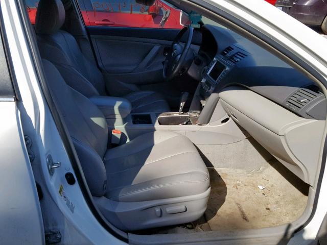 4T1BB46K28U041779 - 2008 TOYOTA CAMRY HYBR WHITE photo 5