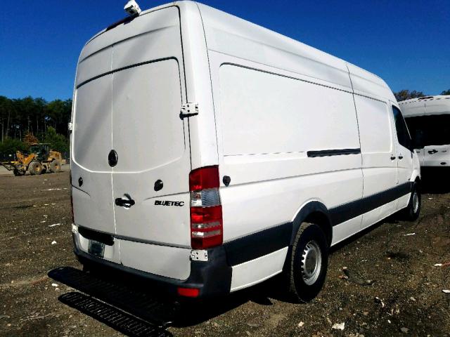 WD3PE8CB3B5576628 - 2011 MERCEDES-BENZ SPRINTER 2 WHITE photo 4