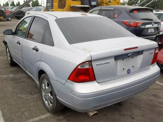 1FAFP34N95W157422 - 2005 FORD FOCUS ZX4 SILVER photo 3