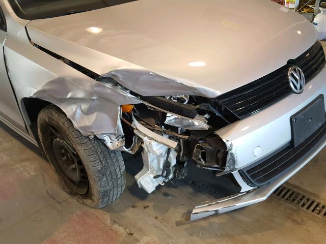 3VW2K7AJ7EM356630 - 2014 VOLKSWAGEN JETTA BASE SILVER photo 9