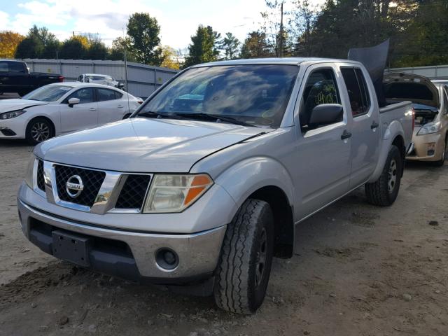 1N6AD07W17C413859 - 2007 NISSAN FRONTIER C SILVER photo 2