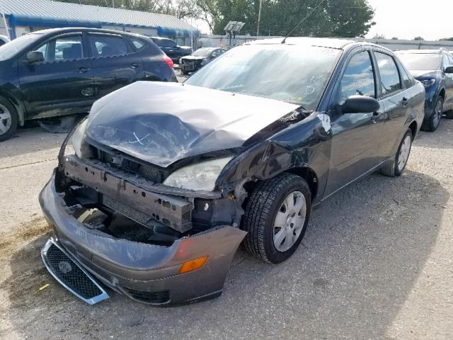 1FAFP34N56W255221 - 2006 FORD FOCUS ZX4 GRAY photo 2