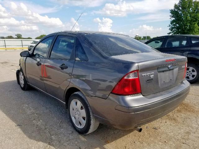 1FAFP34N56W255221 - 2006 FORD FOCUS ZX4 GRAY photo 3