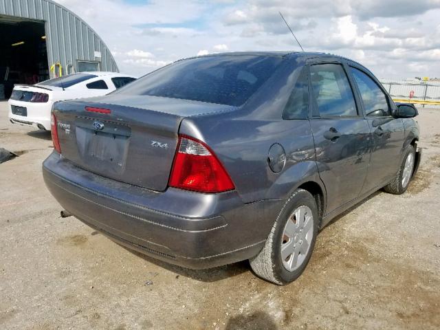 1FAFP34N56W255221 - 2006 FORD FOCUS ZX4 GRAY photo 4