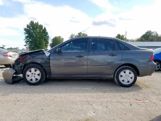 1FAFP34N56W255221 - 2006 FORD FOCUS ZX4 GRAY photo 9