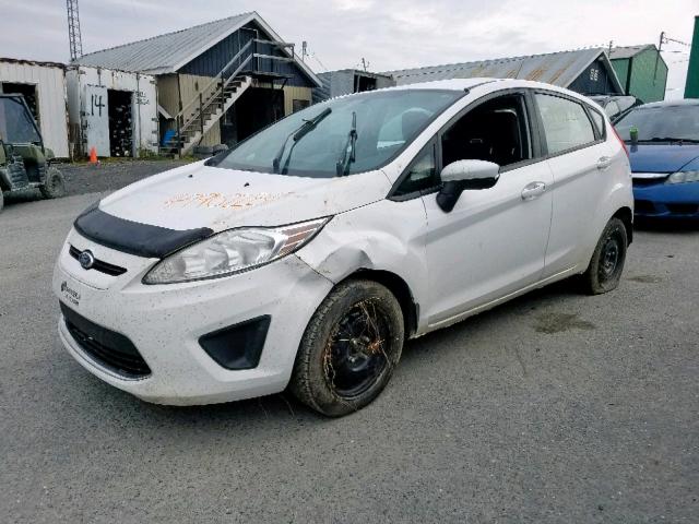 3FADP4EJ4CM169175 - 2012 FORD FIESTA SE WHITE photo 2