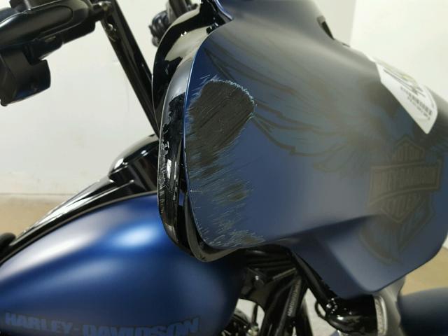 1HD1KYC18JB631472 - 2018 HARLEY-DAVIDSON FLHXS 115T BLUE photo 17