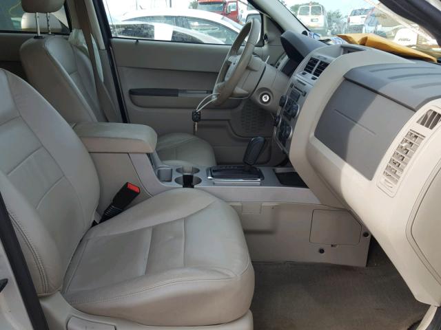 1FMCU03188KE29968 - 2008 FORD ESCAPE XLT BEIGE photo 5