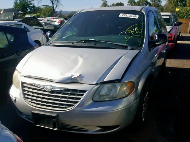 1C8GJ45342B565380 - 2002 CHRYSLER VOYAGER LX SILVER photo 2