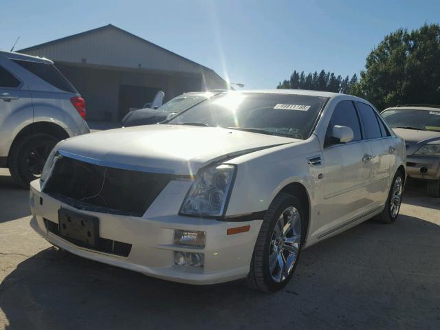 1G6DD67V180138610 - 2008 CADILLAC STS WHITE photo 2